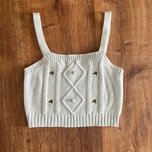 Knitwear crop top, little floral detailing